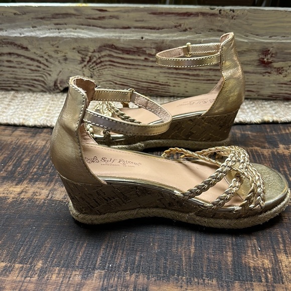 Self esteem size 2 wedges pre worn in excellent condition. Velcro strap - Picture 3 of 7